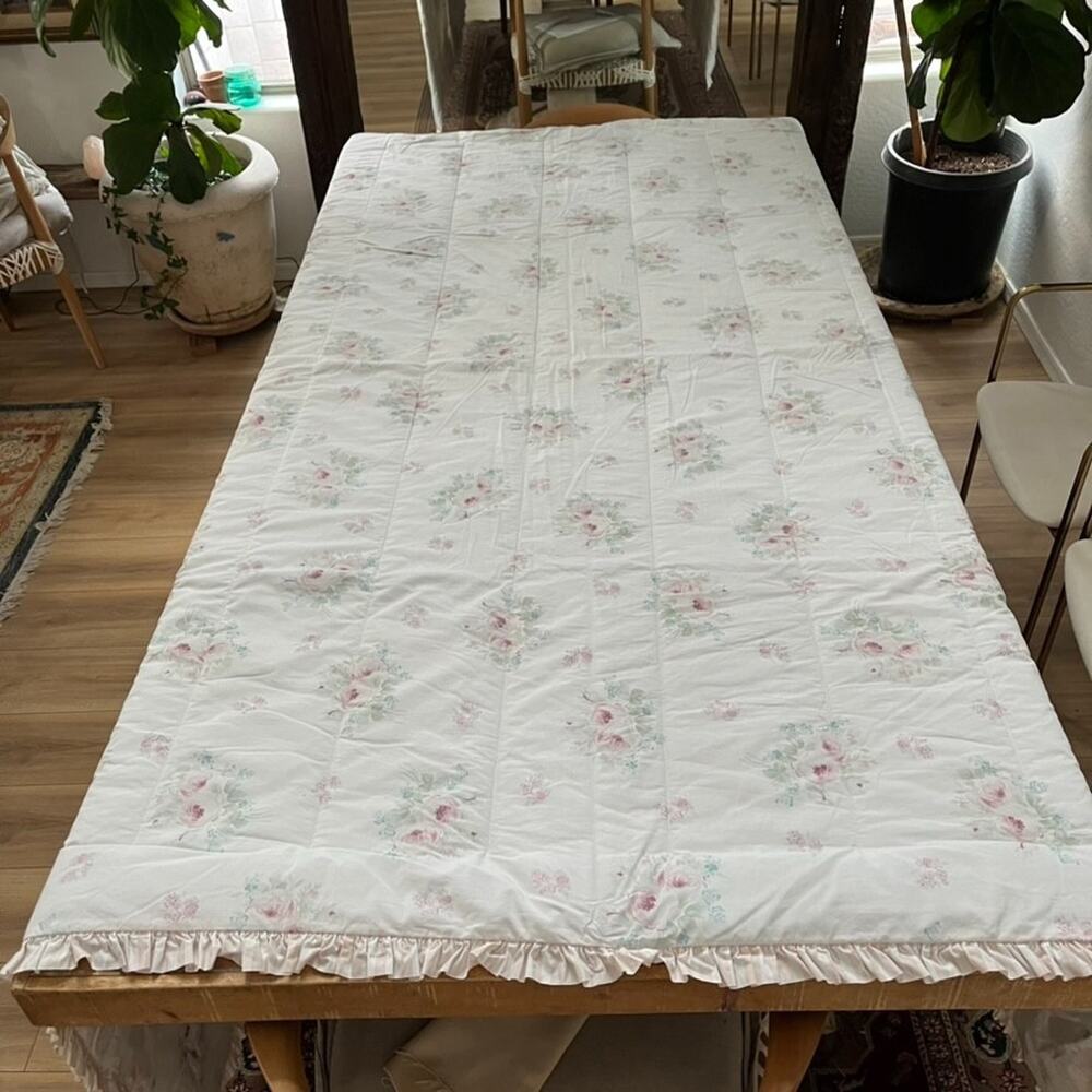 Simply Shabby Chic Pale Pink Roses Full/ Queen Comforter Ruffle Trim